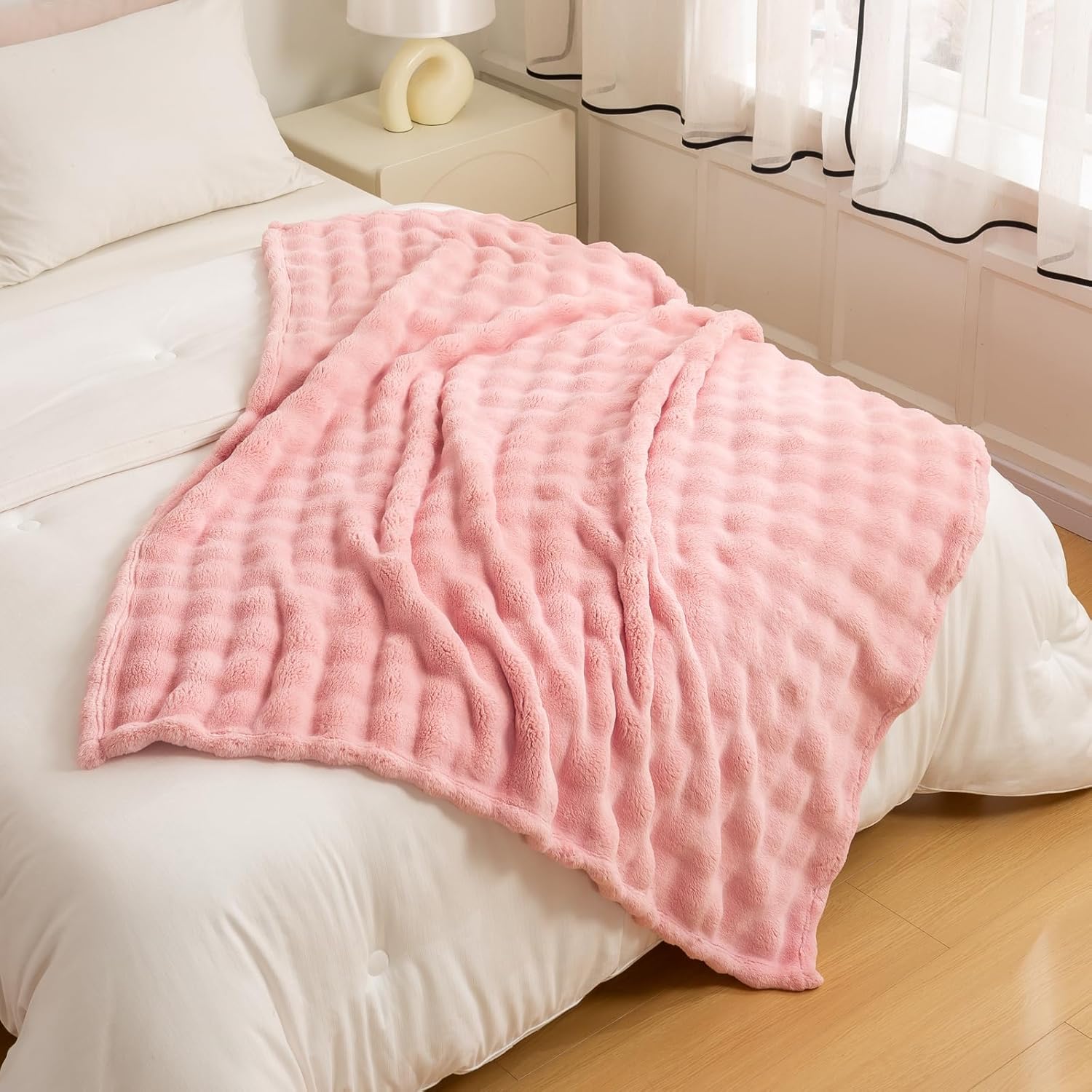 YUSOKI Luxury 3D Bubble Throw Blanket for All Ages, Light Pink