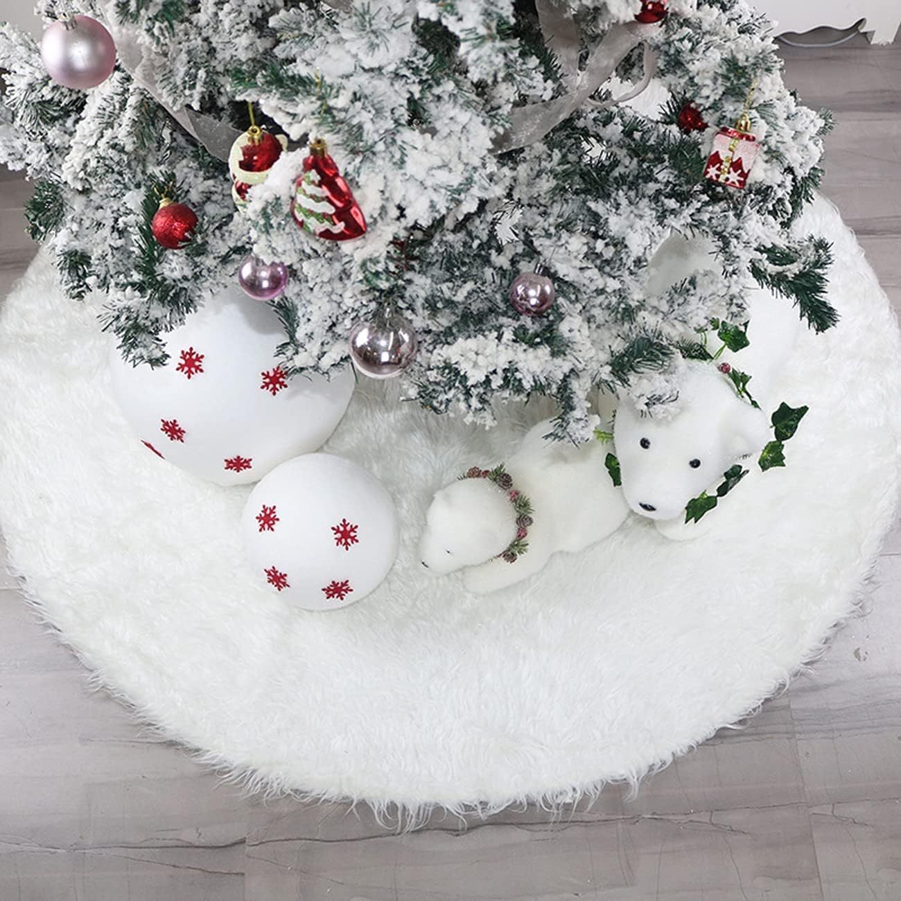 59 Inch Luxury Plush Christmas Tree Skirt for Holiday Decor