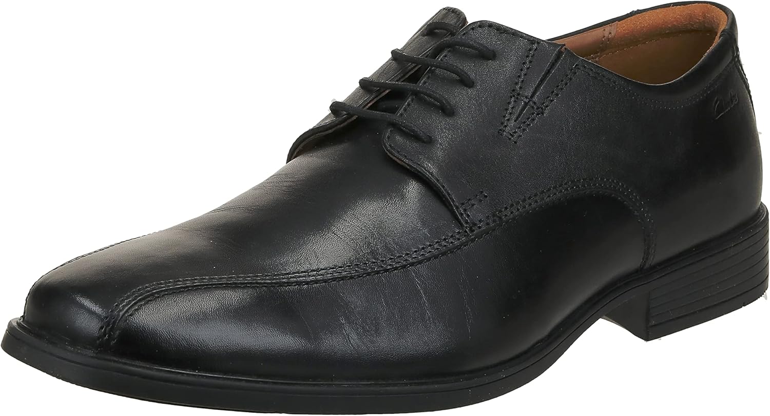 Clarks Men's Tilden Walk Oxford: Comfort Meets Style in Footwear