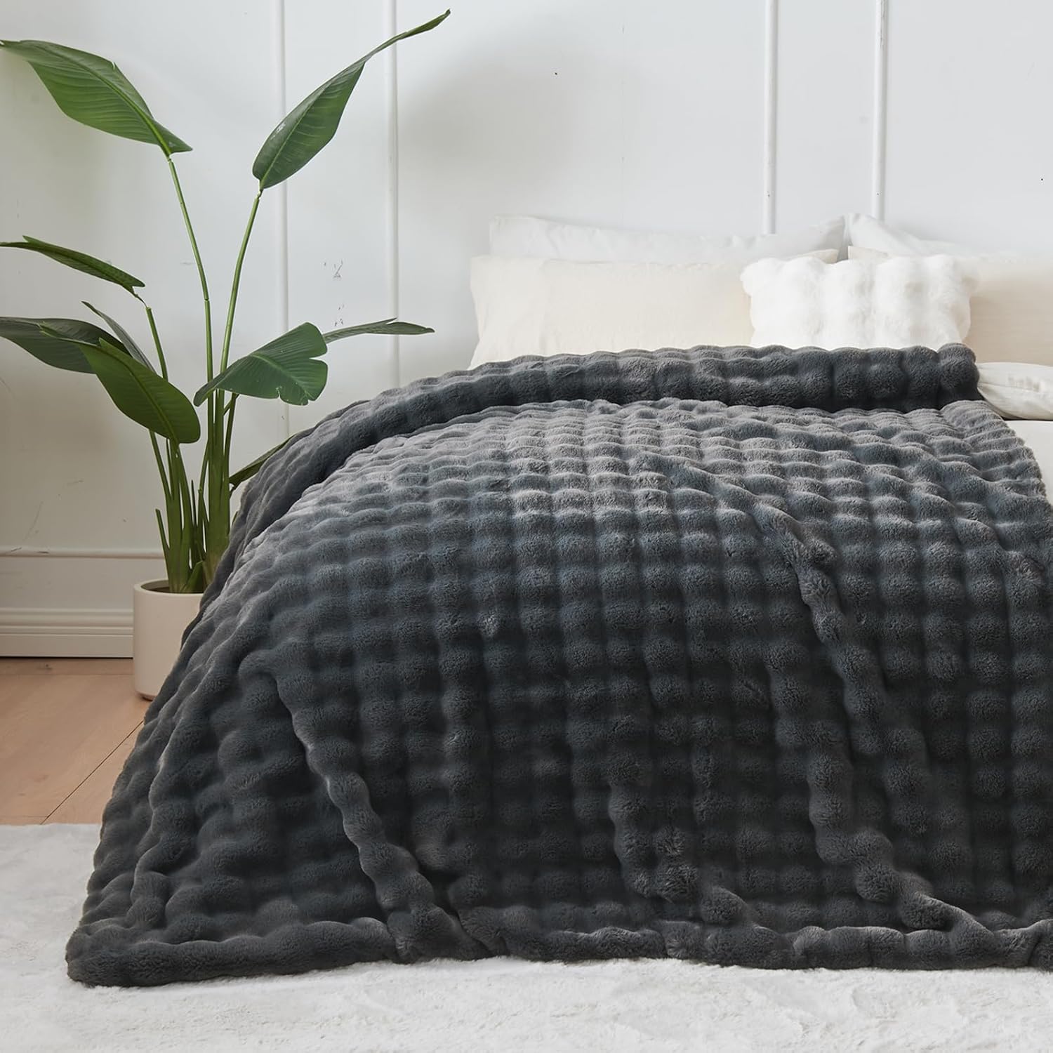 NEWCOSPLAY Faux Fur Twin Blanket for Cozy Luxury Comfort