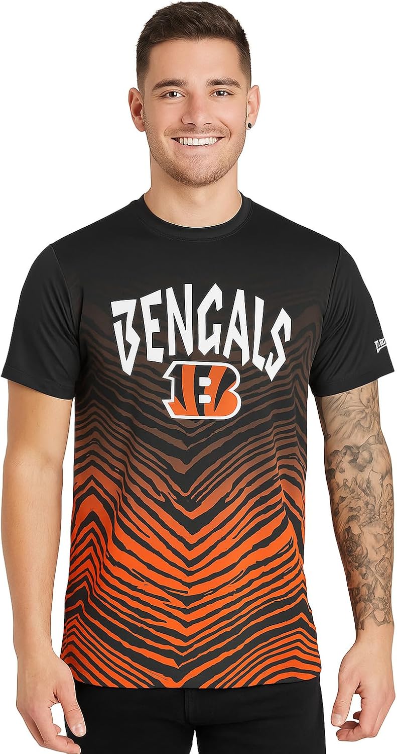 Zubaz NFL Teams Men's Short Sleeve Graphic T-Shirt for Fans