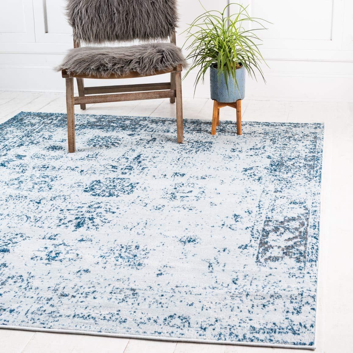 Unique Loom Sofia Collection Area Rug - Casino in Light Blue