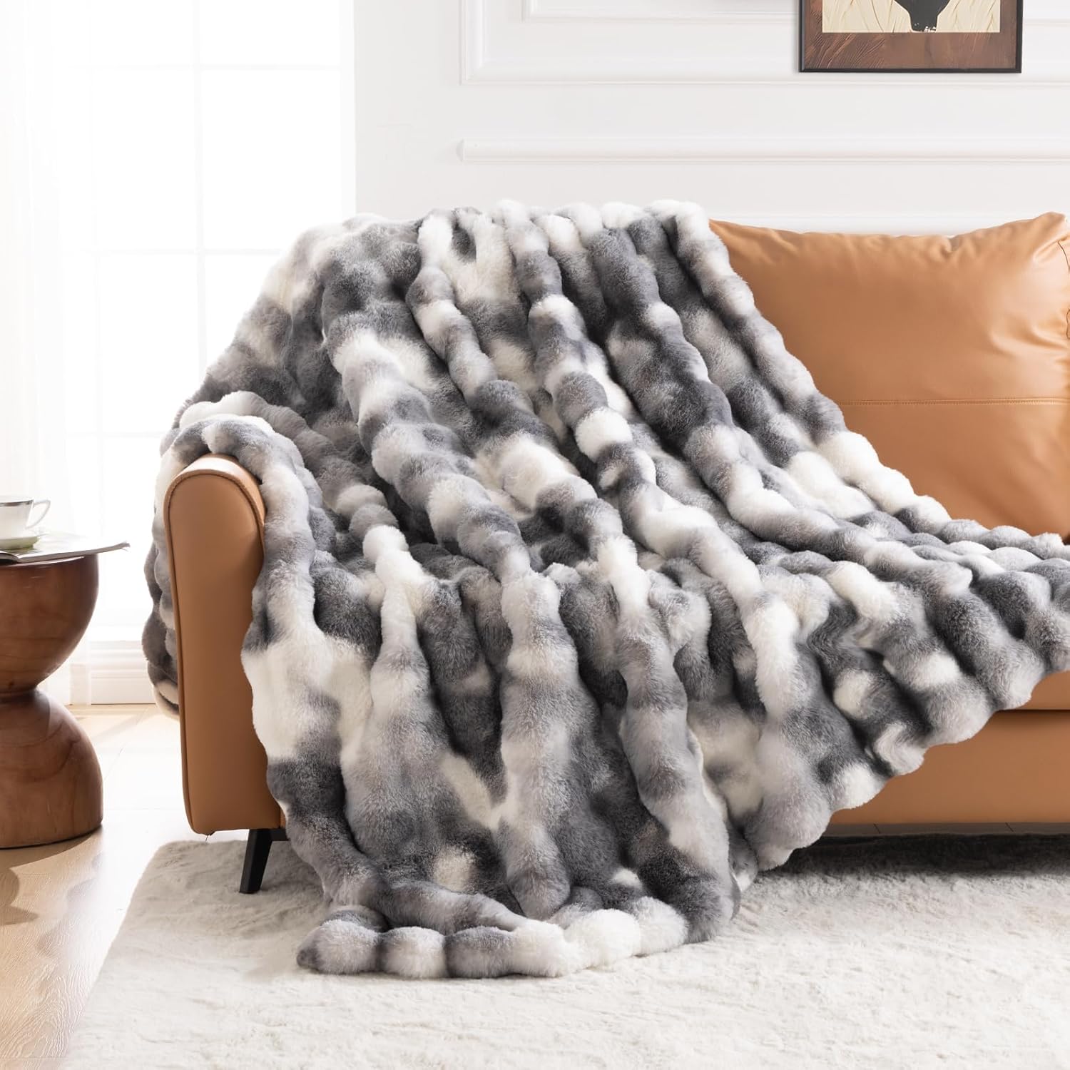 Cozy Faux Fur Throw Blanket for Couch - Soft Plush Luxury