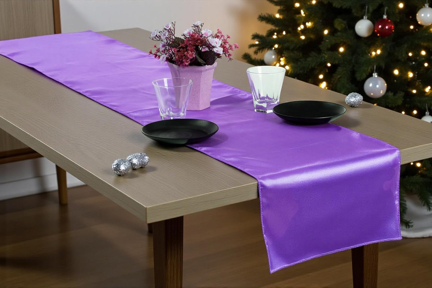 MDS Christmas Satin Table Runners - Elegant 15 Pack for Events
