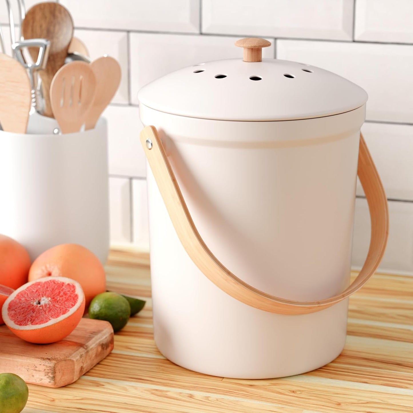 Stylish Kitchen Compost Bin with Odorless Design for Easy Use 1.1g
