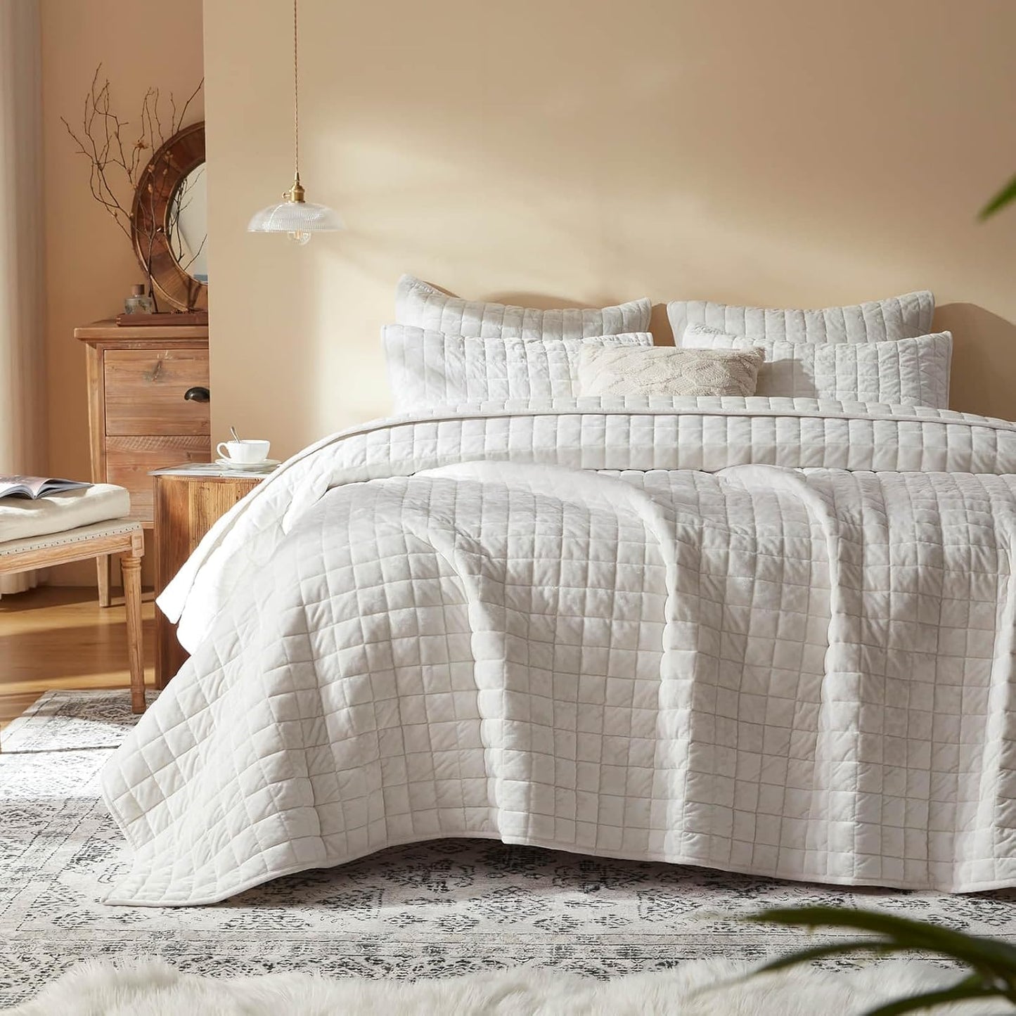 Luxurious Velvet Quilt Full/Queen Size Comforter Set for All Seasons