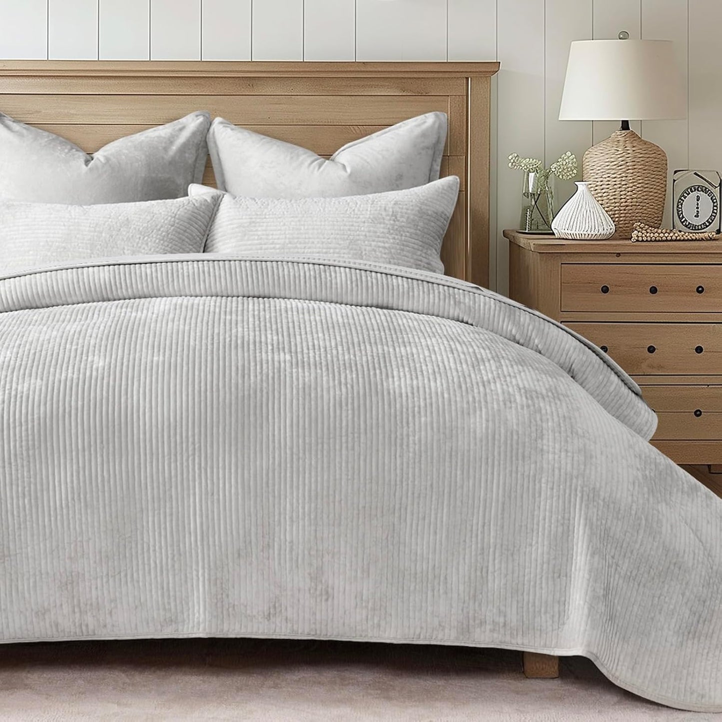 Luxurious Velvet Quilt Set King Size for All Season Comfort