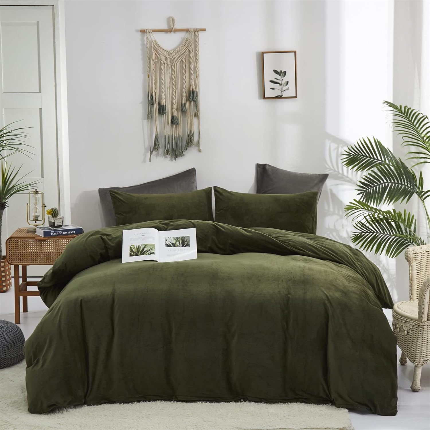 KAREVER Dark Green Velvet Comforter Set for Cal King Beds