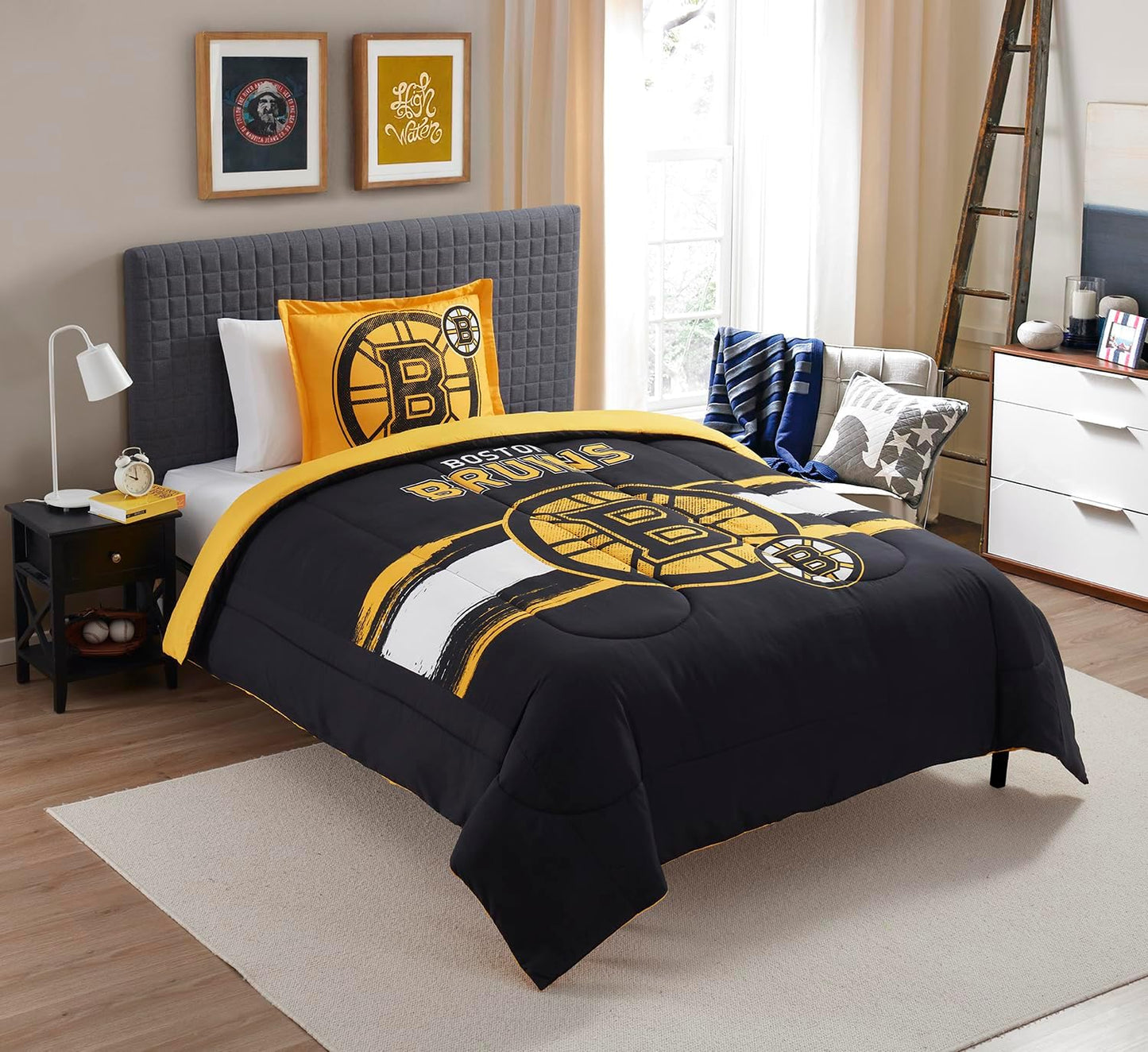 NORTHWEST Boston Bruins NHL Team Comforter Set for Fans