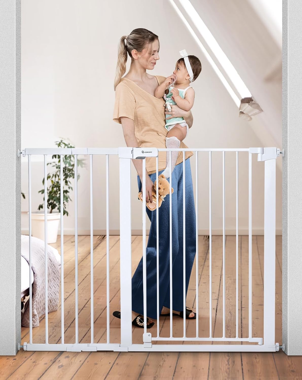 COMOMY 36 in Extra Tall Baby Gate for Stairs and Doorways