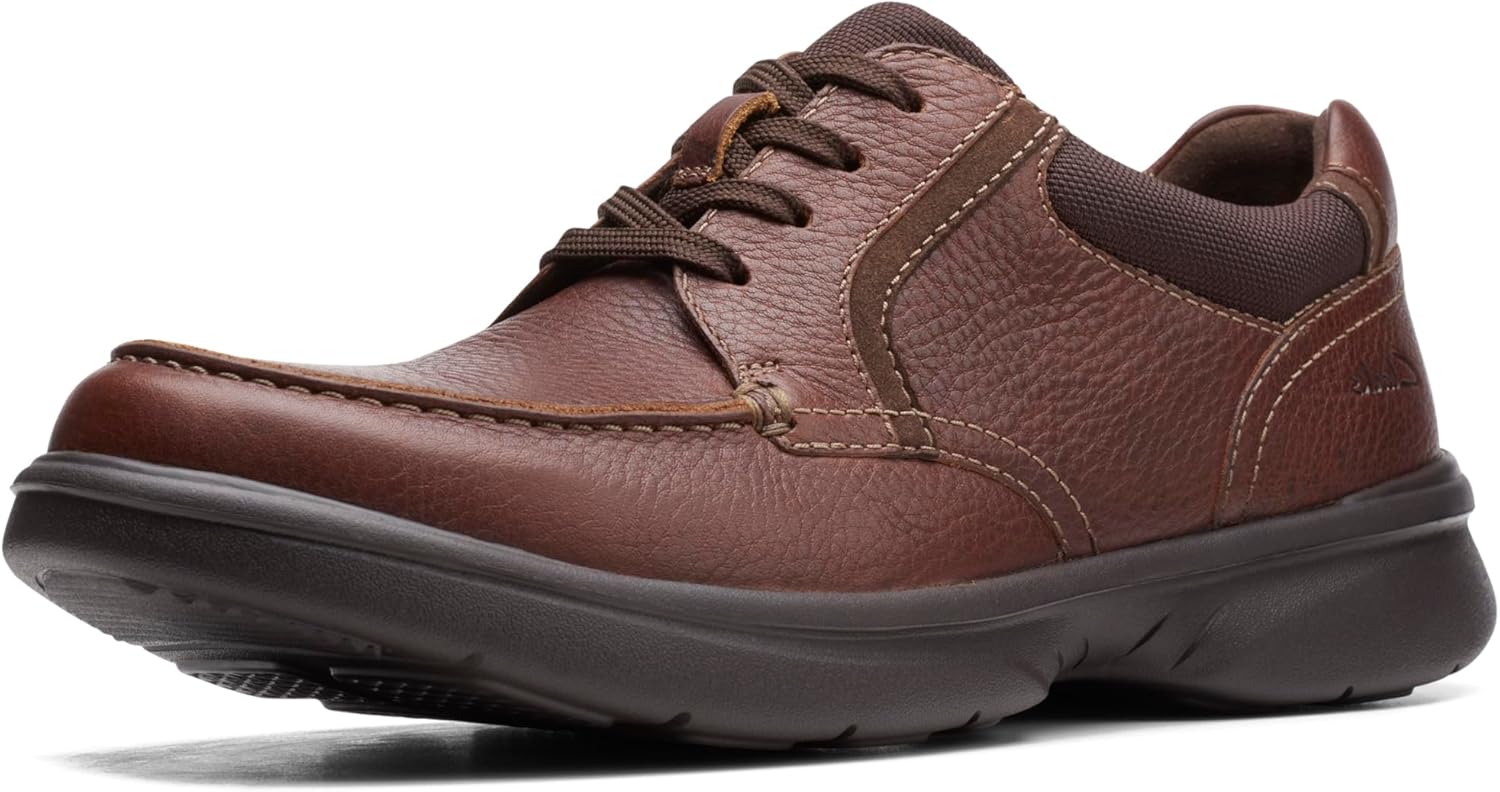 Clarks Men's Bradley Vibe Oxford: Stylish Comfort for All-Day Wear