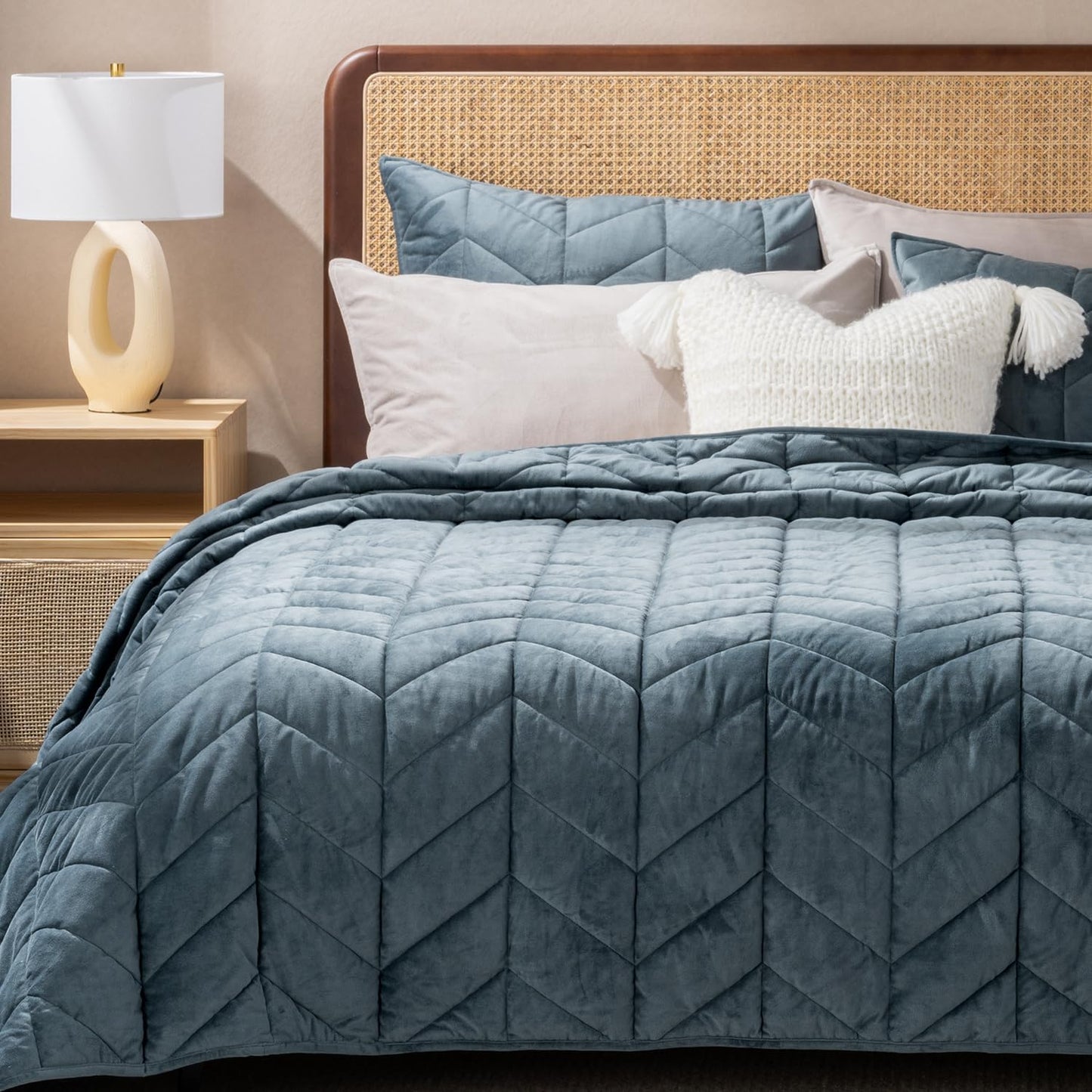 Luxurious Queen Velvet Quilts Set by EVERGRACE for All Seasons
