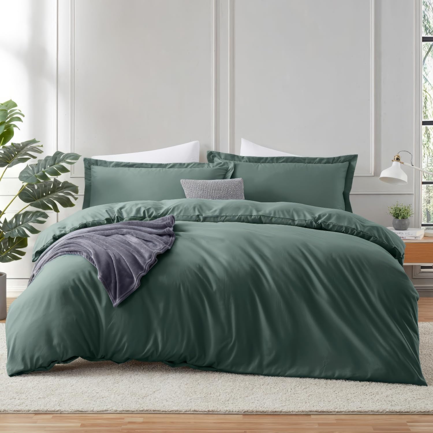 Forest Green Duvet Cover & Fitted Sheet Queen Set - 4 Piece