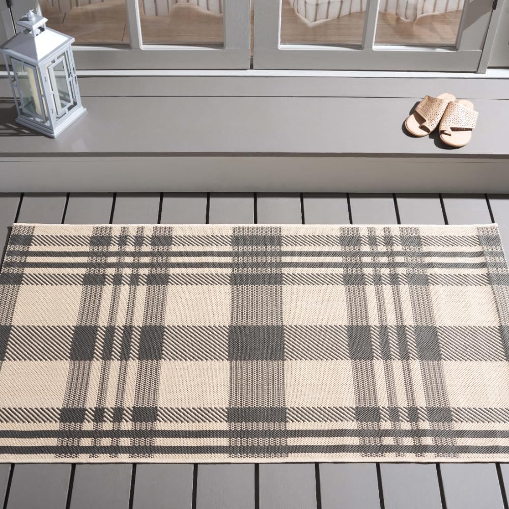SAFAVIEH Courtyard Collection Accent Rug - Stylish & Durable