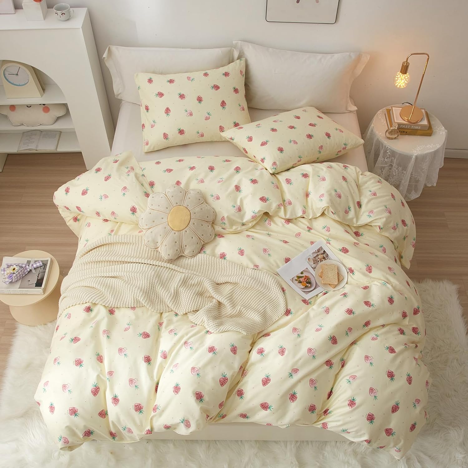 Kawaii Strawberry Duvet Cover Set for Twin XL Rooms