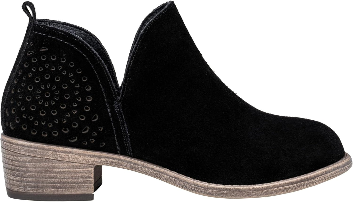 Vepose Women's Short Ankle Boots with Western Cutout Design