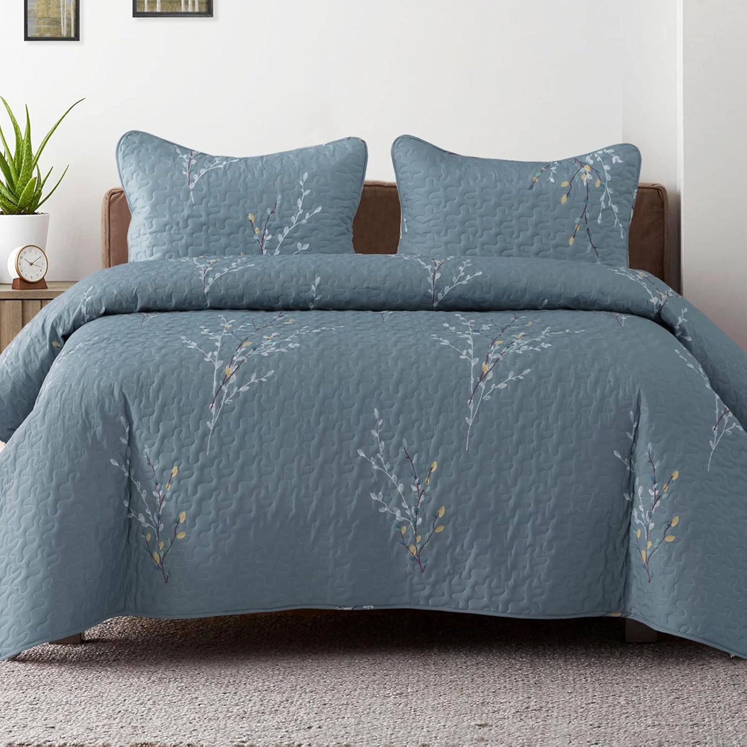 Exclusivo Mezcla Reversible Boho Quilt Set for Queen Size Beds