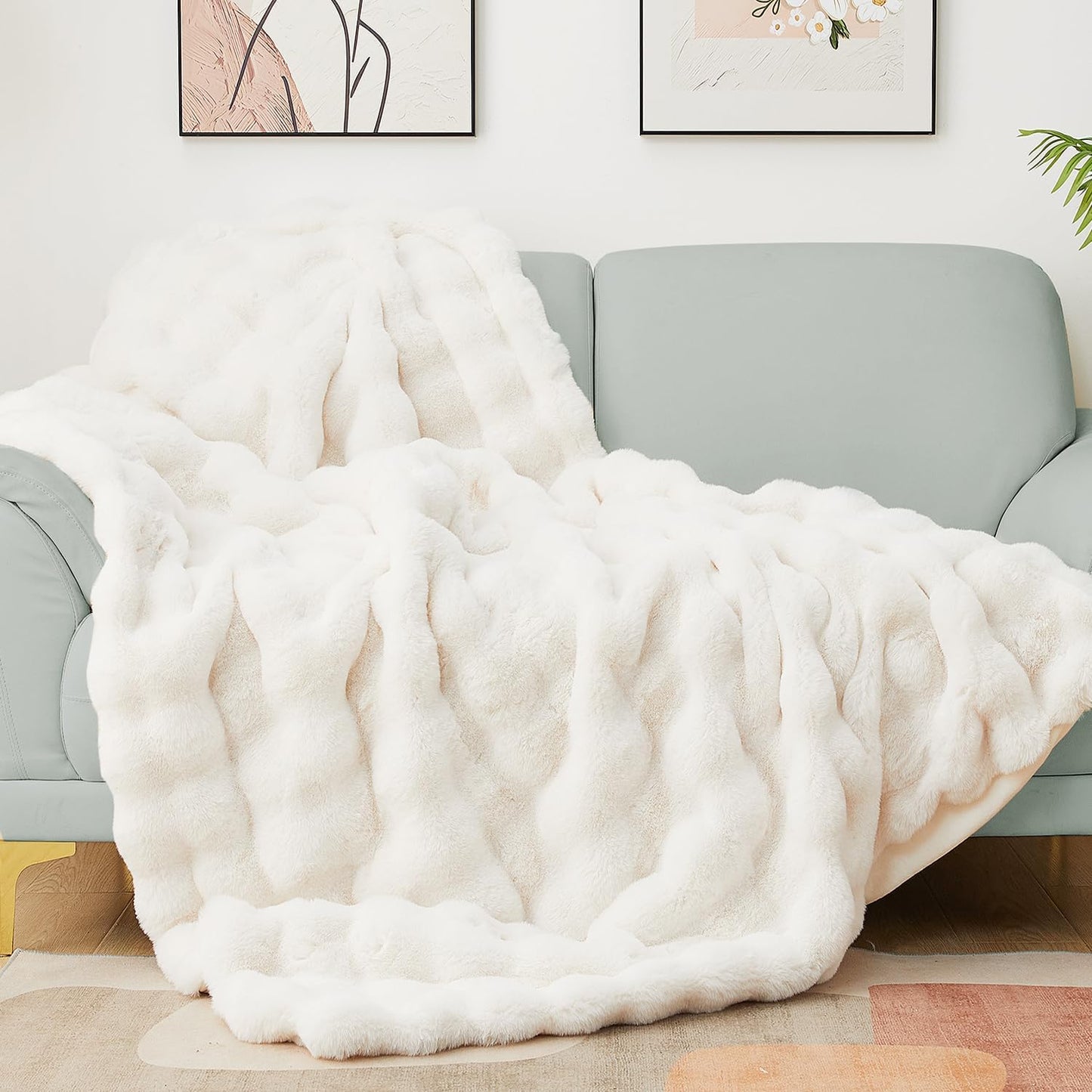 Latepis Luxury Faux Fur Throw Blanket for Cozy Comfort