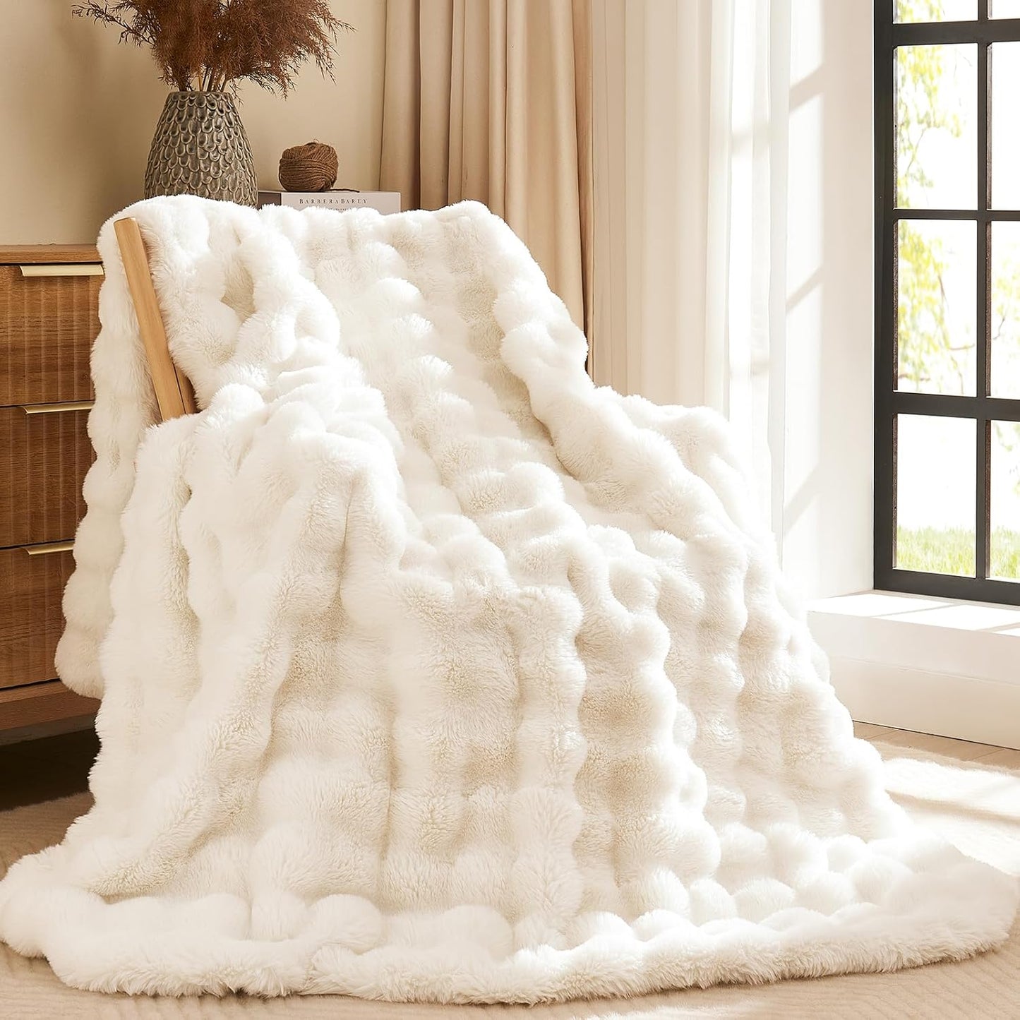 L'AGRATY Faux Fur Throw Blanket: Cozy Plush Bubble Blanket