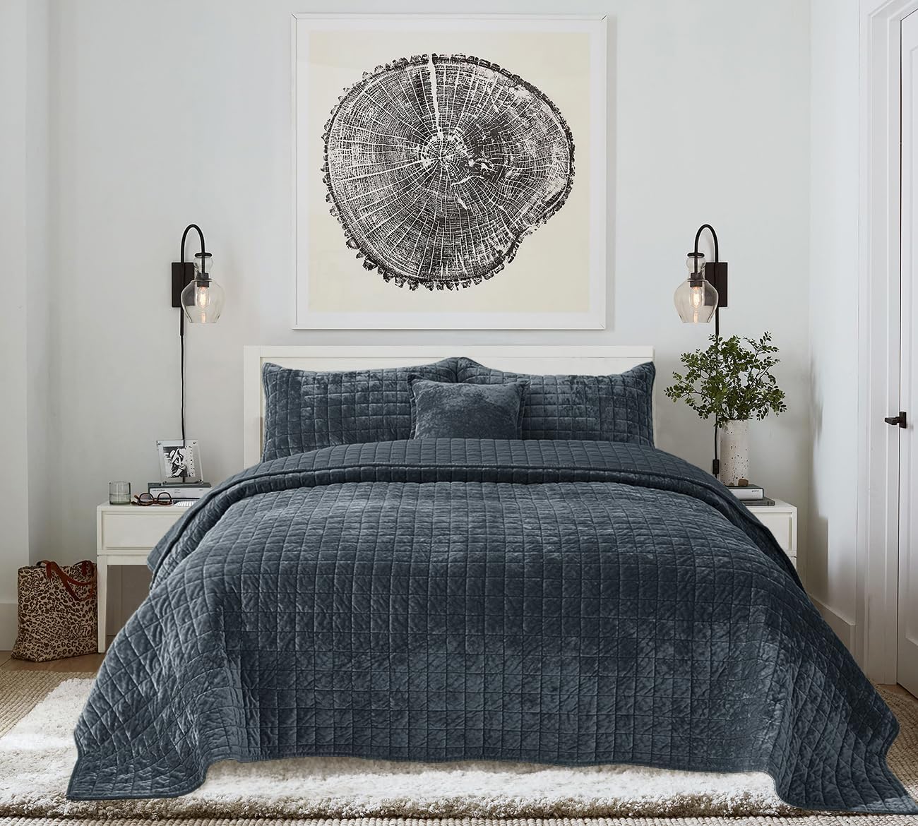 Luxurious Velvet Quilt Set Oversized King Size for All Seasons