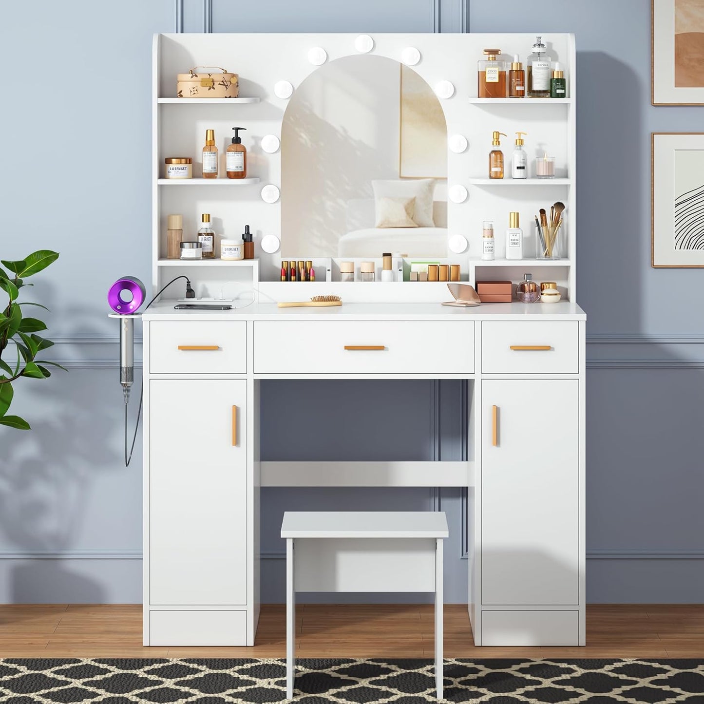 Decofy Vanity Desk: Lighted, Spacious & Chic