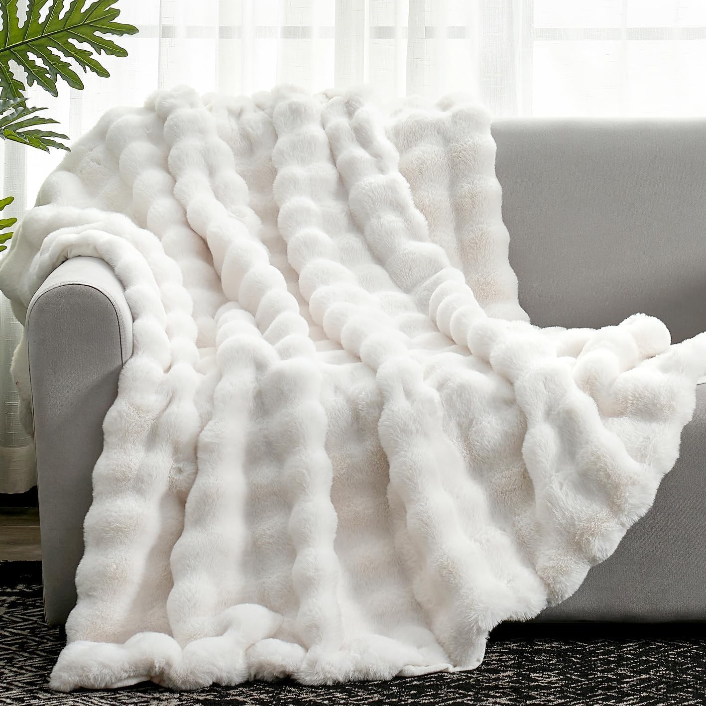 Cozy Bliss Faux Fur Throw Blanket for Ultimate Comfort and Style