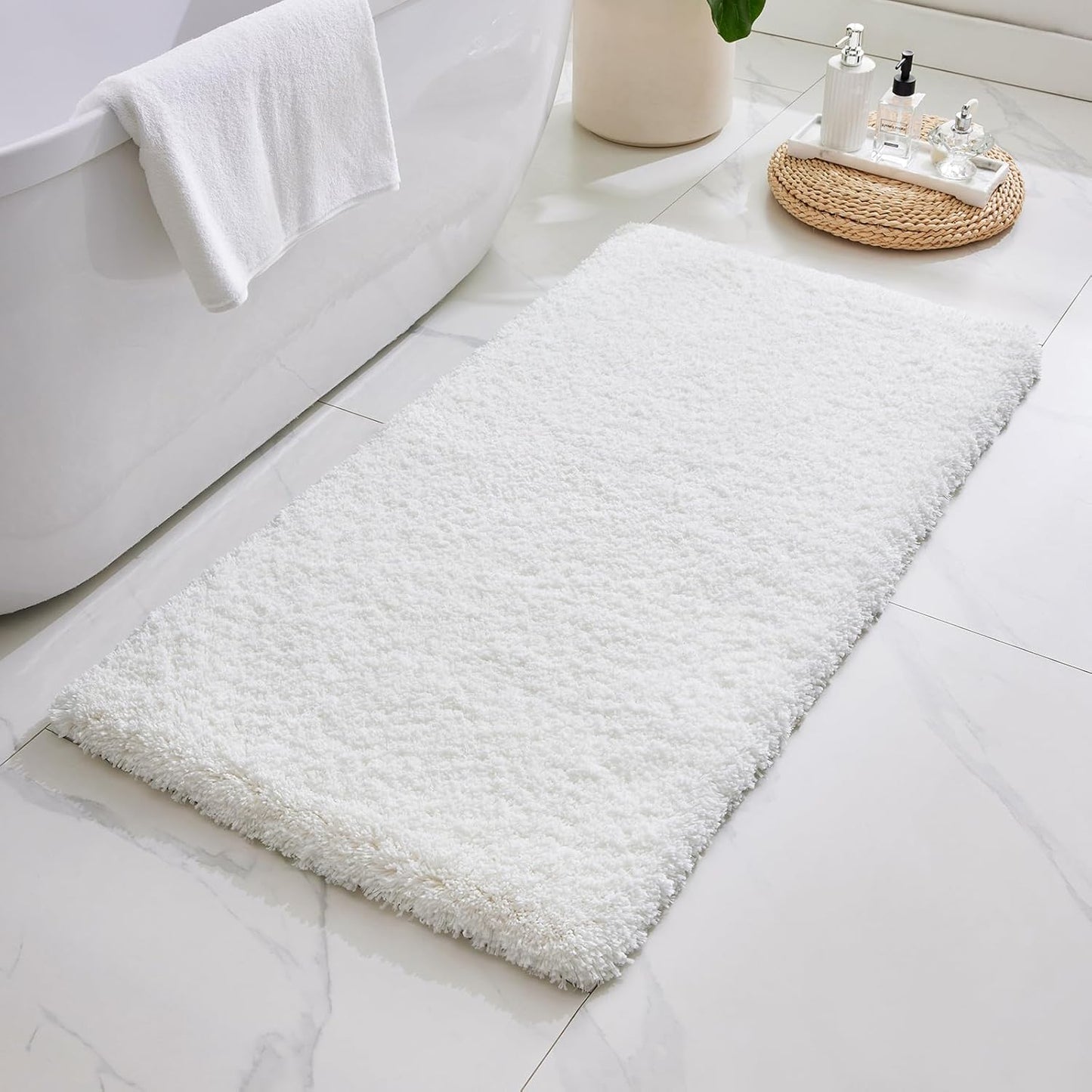 ILANGO White Bathroom Rugs Non Slip Super Absorbent Soft Mat