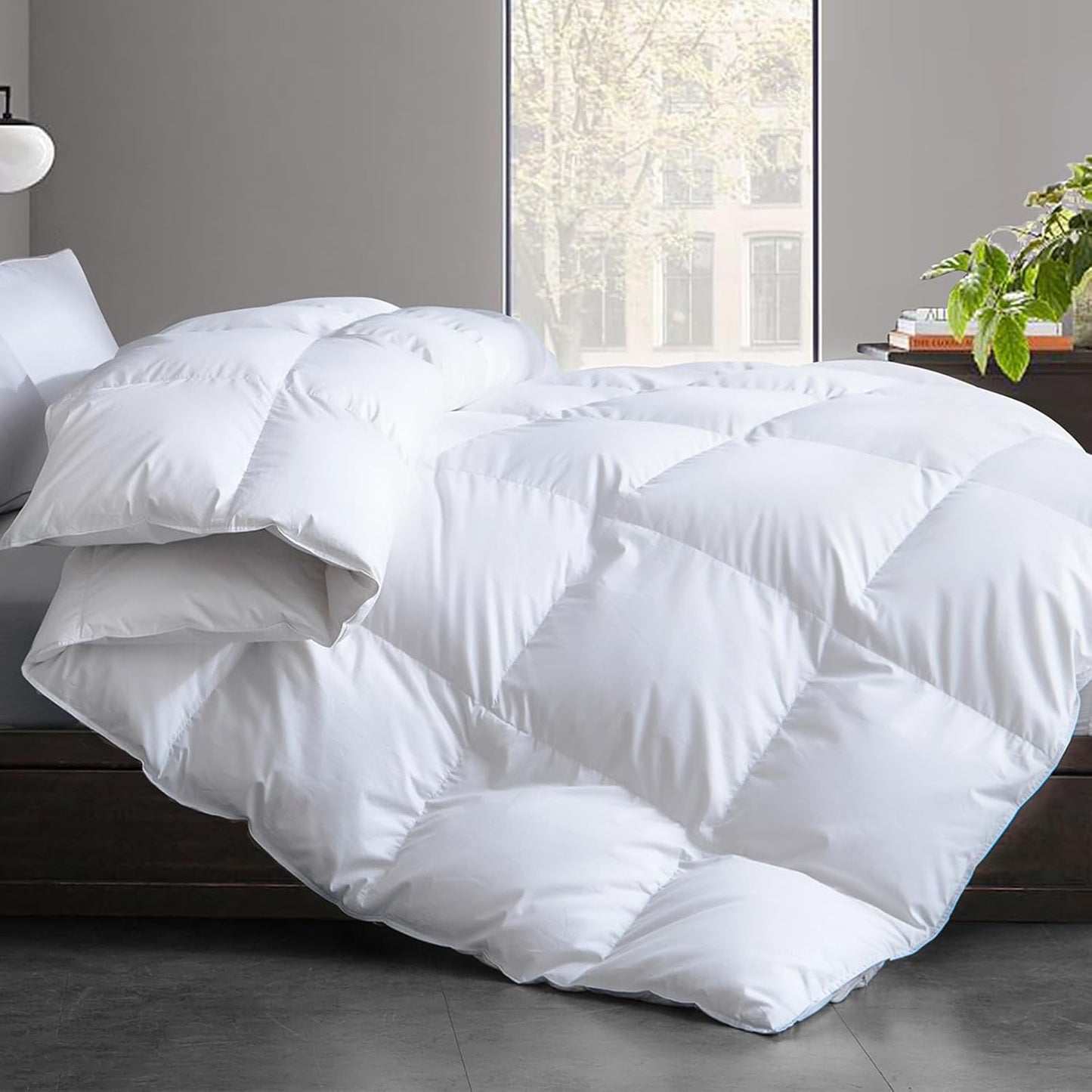 Oversized Queen Size Feather Down Fiber Comforter for Luxury