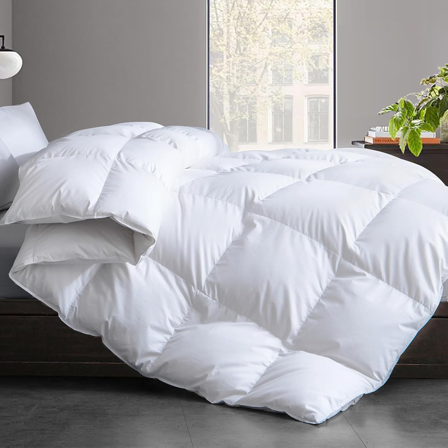 Oversized Queen Size Feather Down Fiber Comforter for Luxury