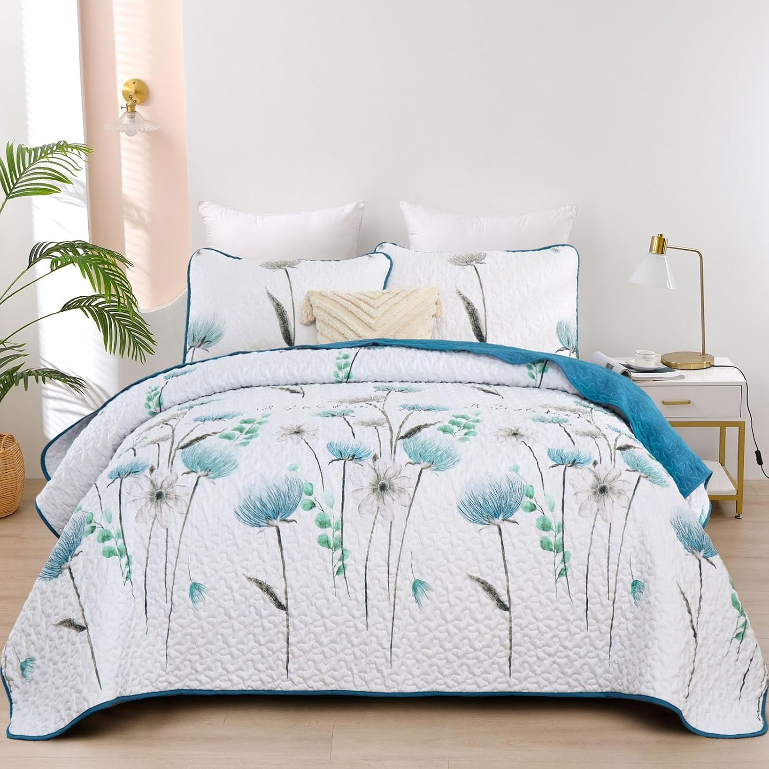 Floral King Size Quilt Set for All Seasons - Teal & White Design