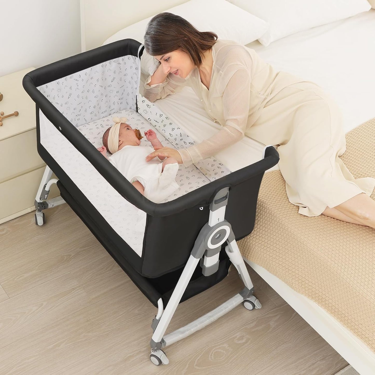 4 in 1 Baby Bassinet Bedside Sleeper with Adjustable Height