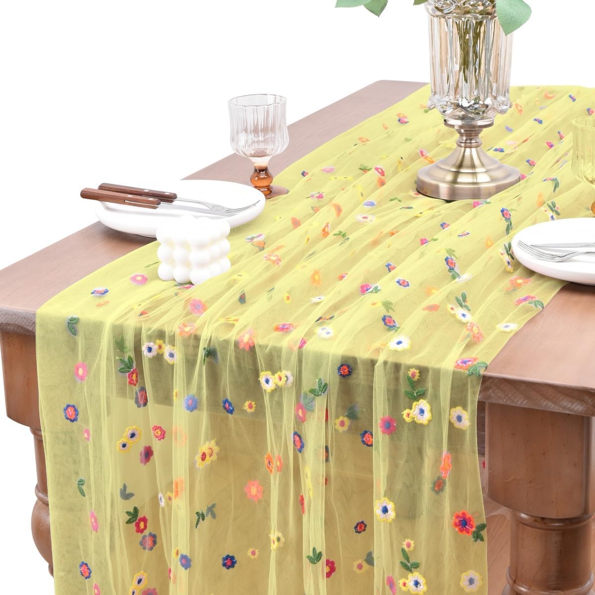 Daisy Embroidery Table Runner for Seasonal Dining and Events