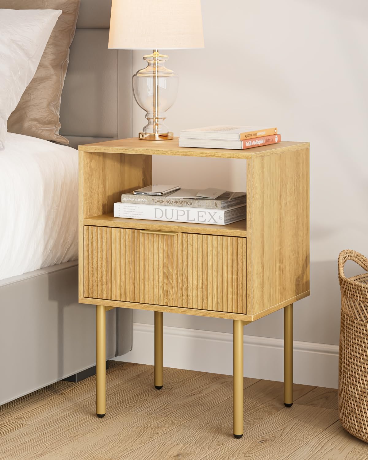 Masupu Night Stand: Mid-Century Modern Bedside Table with Storage