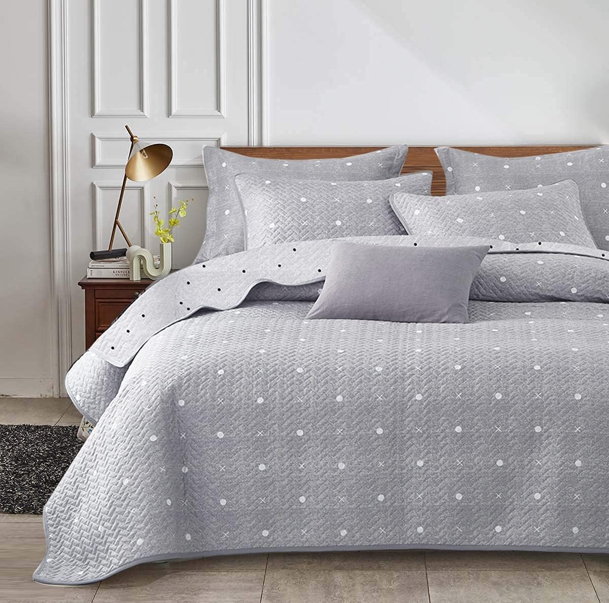 Uozzi Bedding 3 Piece Reversible Quilt Set for All Seasons