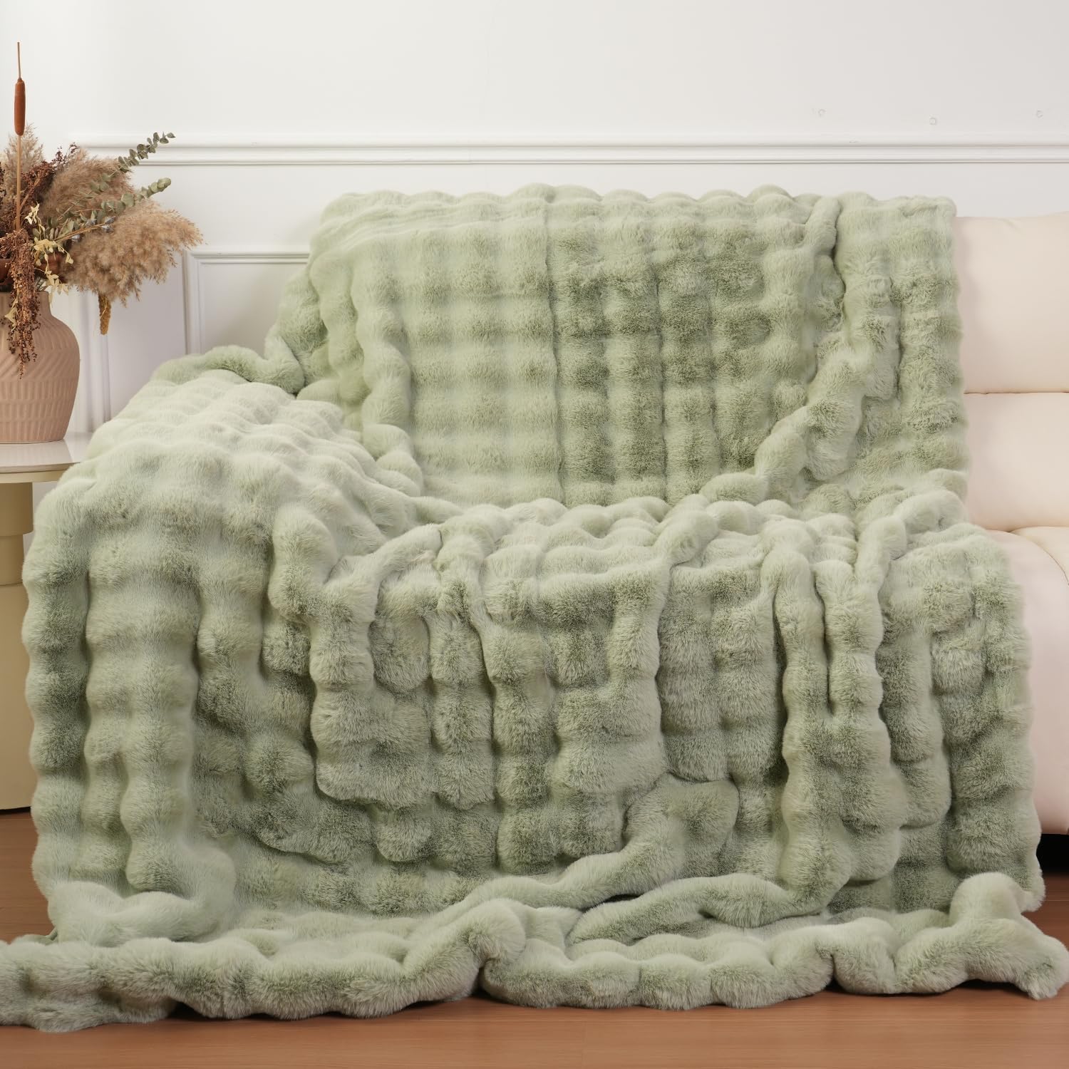 Super Comfort Oversized Warm Thick Bubble Plush Throw Blanket