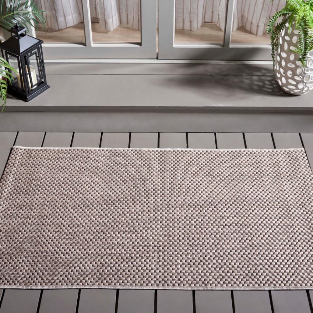 SAFAVIEH Courtyard Collection Accent Rug - Perfect for Any Space