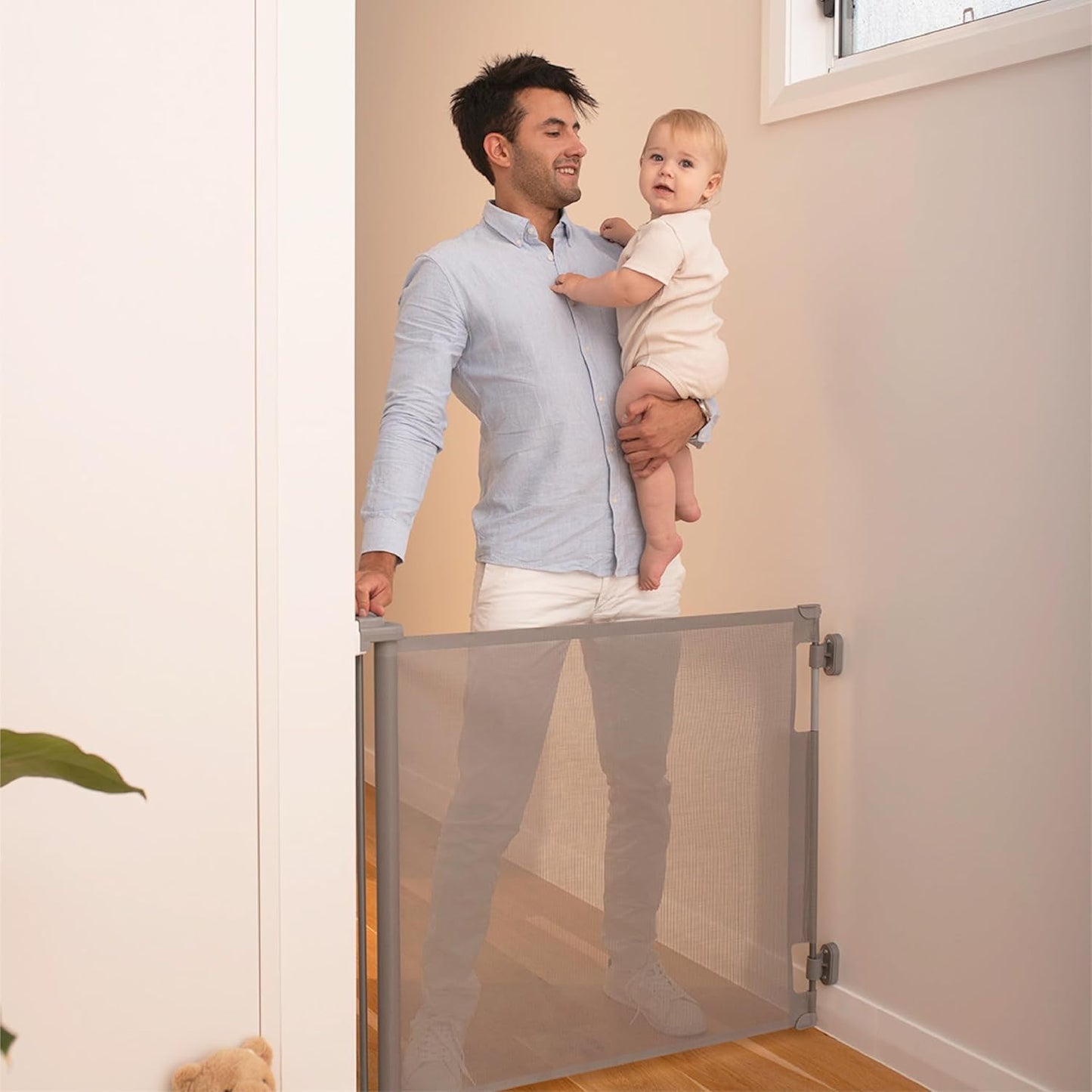 Retractable Baby Gate for Stairs and Doorways, 33in Tall