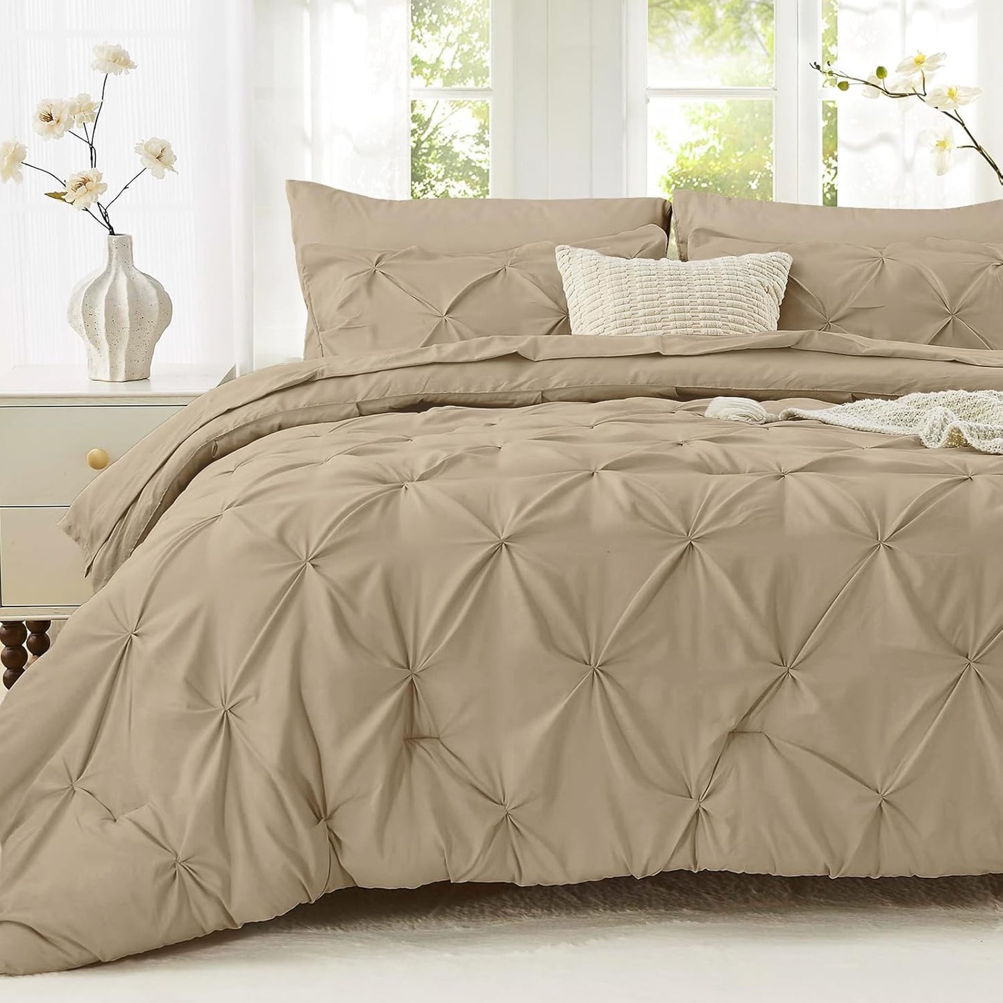 Sasttie Queen Comforter Set, 7-Piece Bed in a Bag for All Season