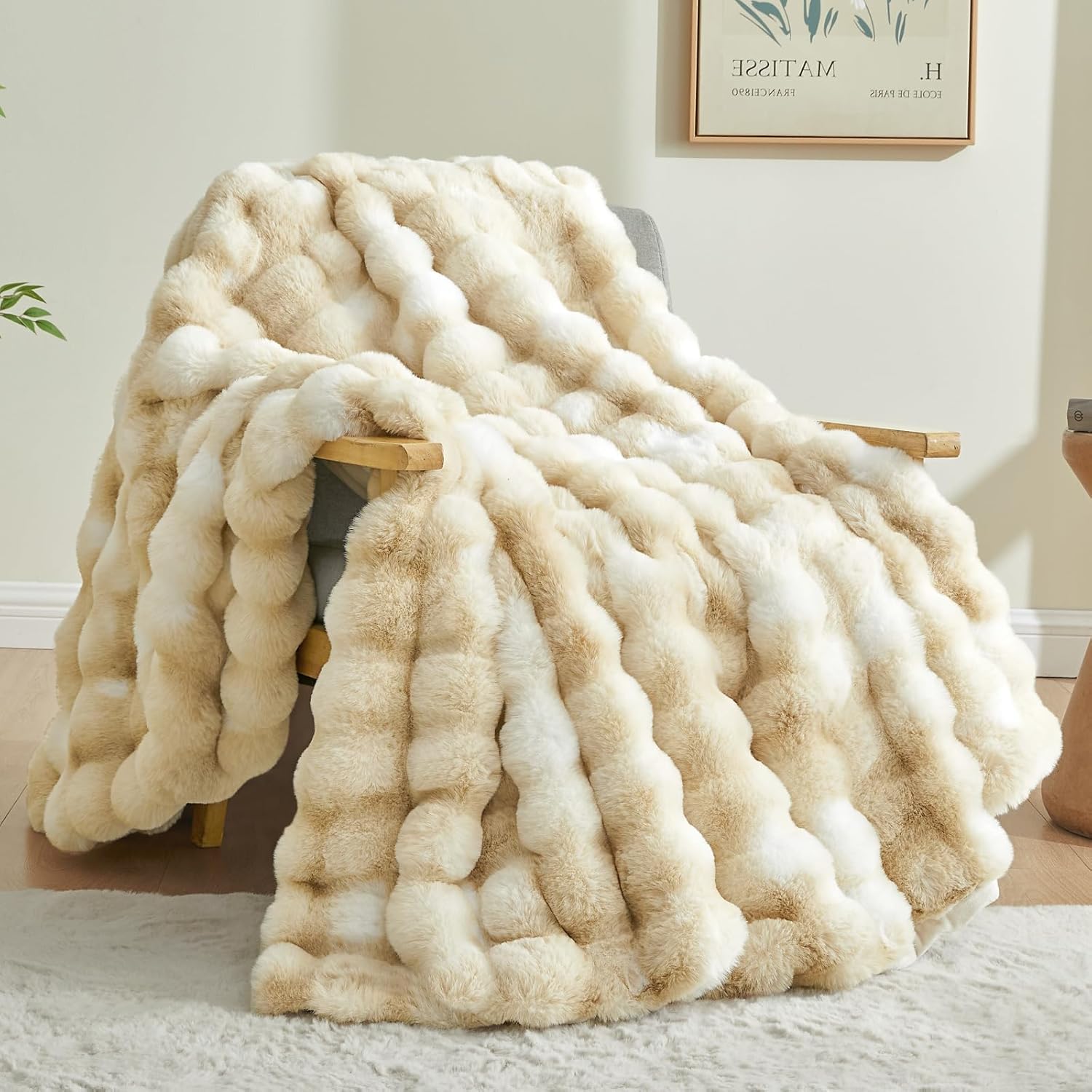 Faux Fur Throw Blanket for Couch - Super Soft & Cozy Design