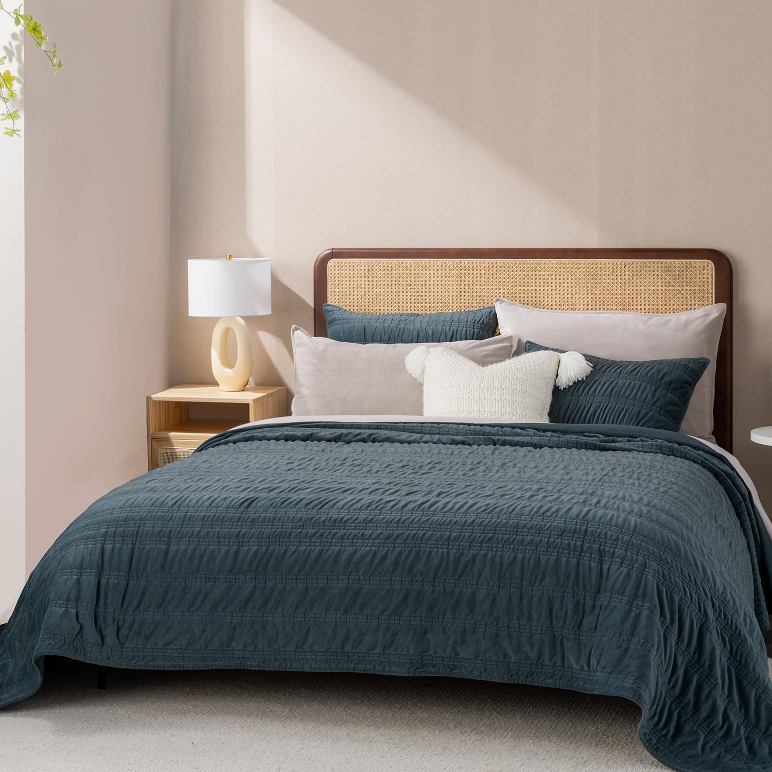 Luxurious Velvet Quilt Set for Queen Size Beds in Stormy Blue