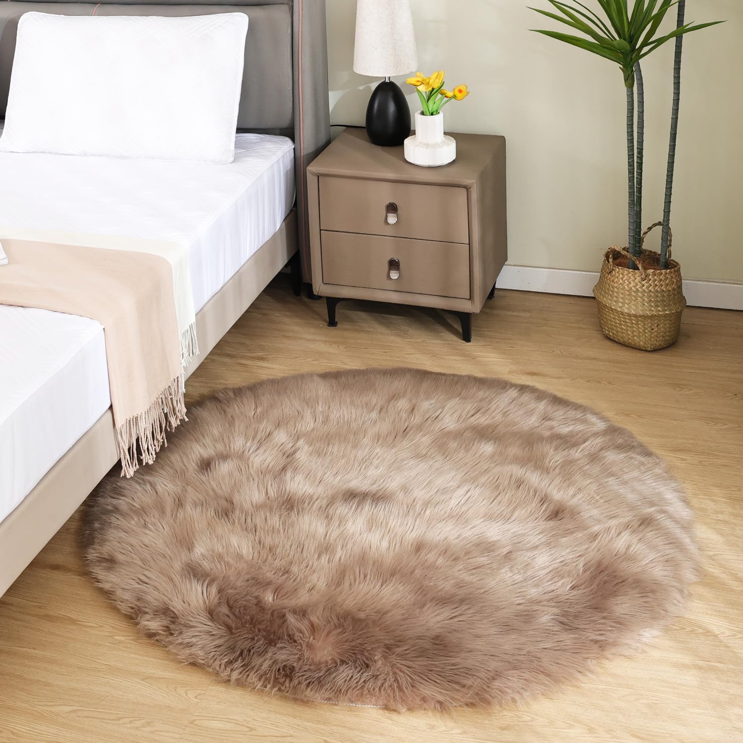 Latepis Round Light Brown Beige Faux Fur Rug for Home Decor