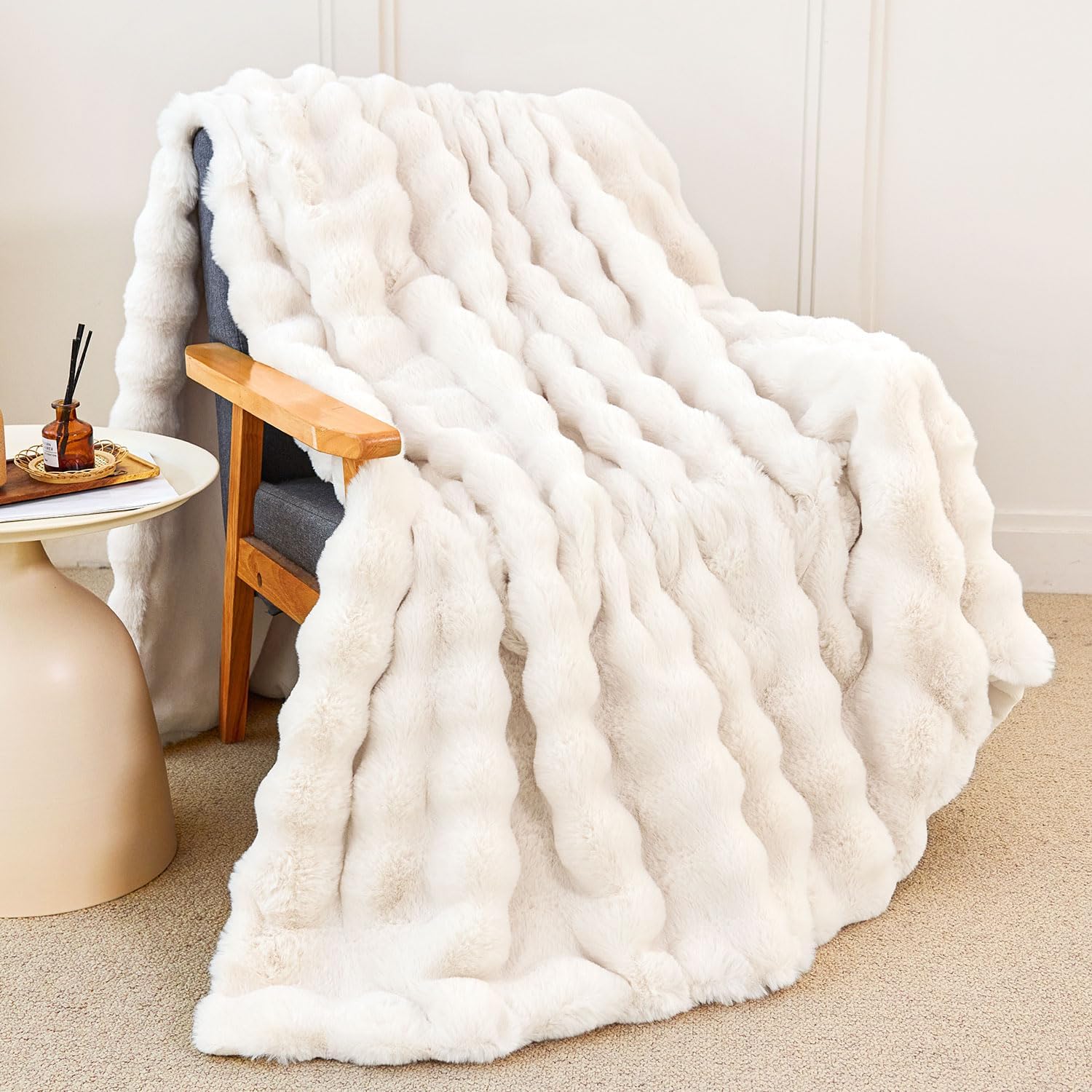 Faux Rabbit Fur Throw Blanket for Couch - Cozy Plush Decor