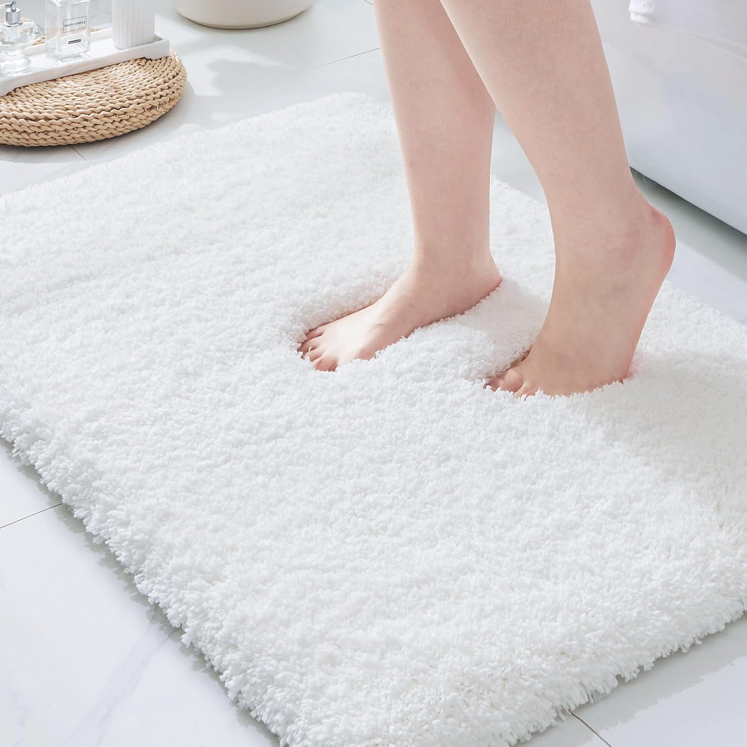 ILANGO White Bathroom Rugs Non Slip Super Absorbent Plush Mat