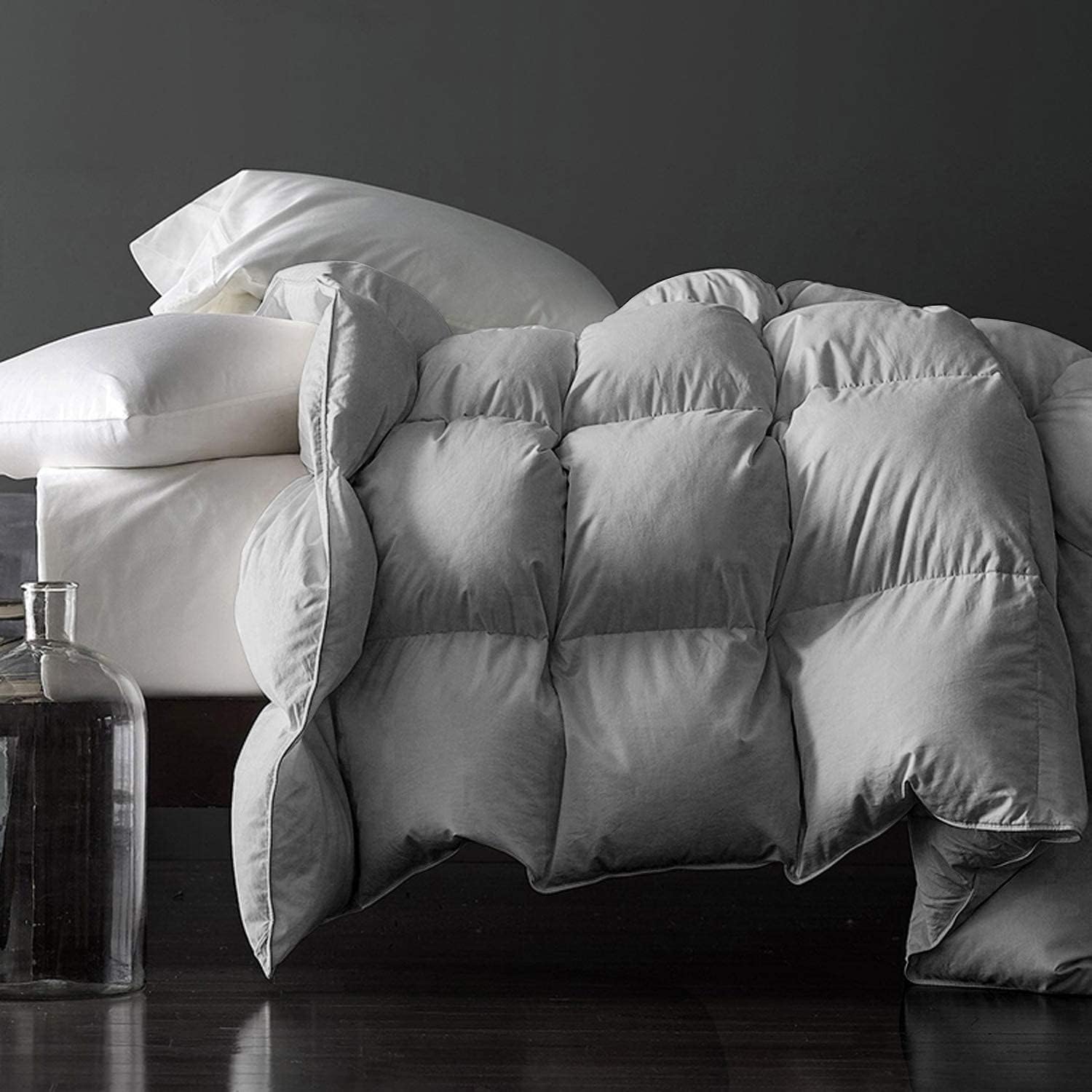 Royoliving Premium Down Comforter for Year-Round Comfort