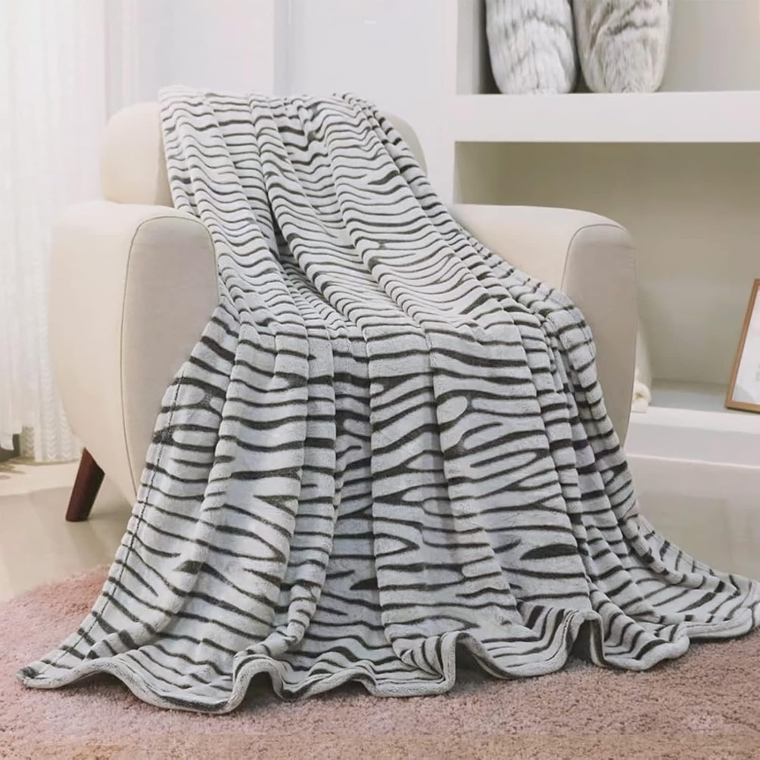 Luxurious Flannel Fleece Throw Blanket for Cozy Comfort