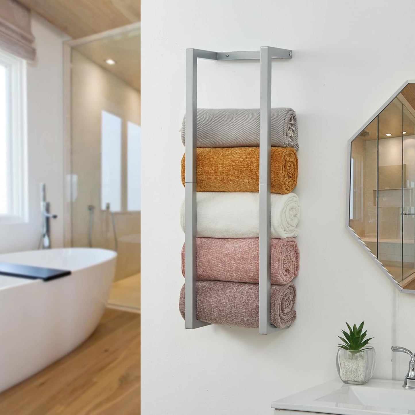 Wall Mounted Metal Bathroom Towel Rack for Modern Small Spaces