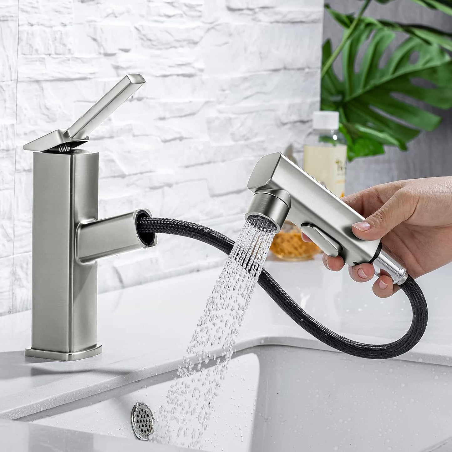 HANLIAN Single Hole Bathroom Faucet with Pull Out Sprayer