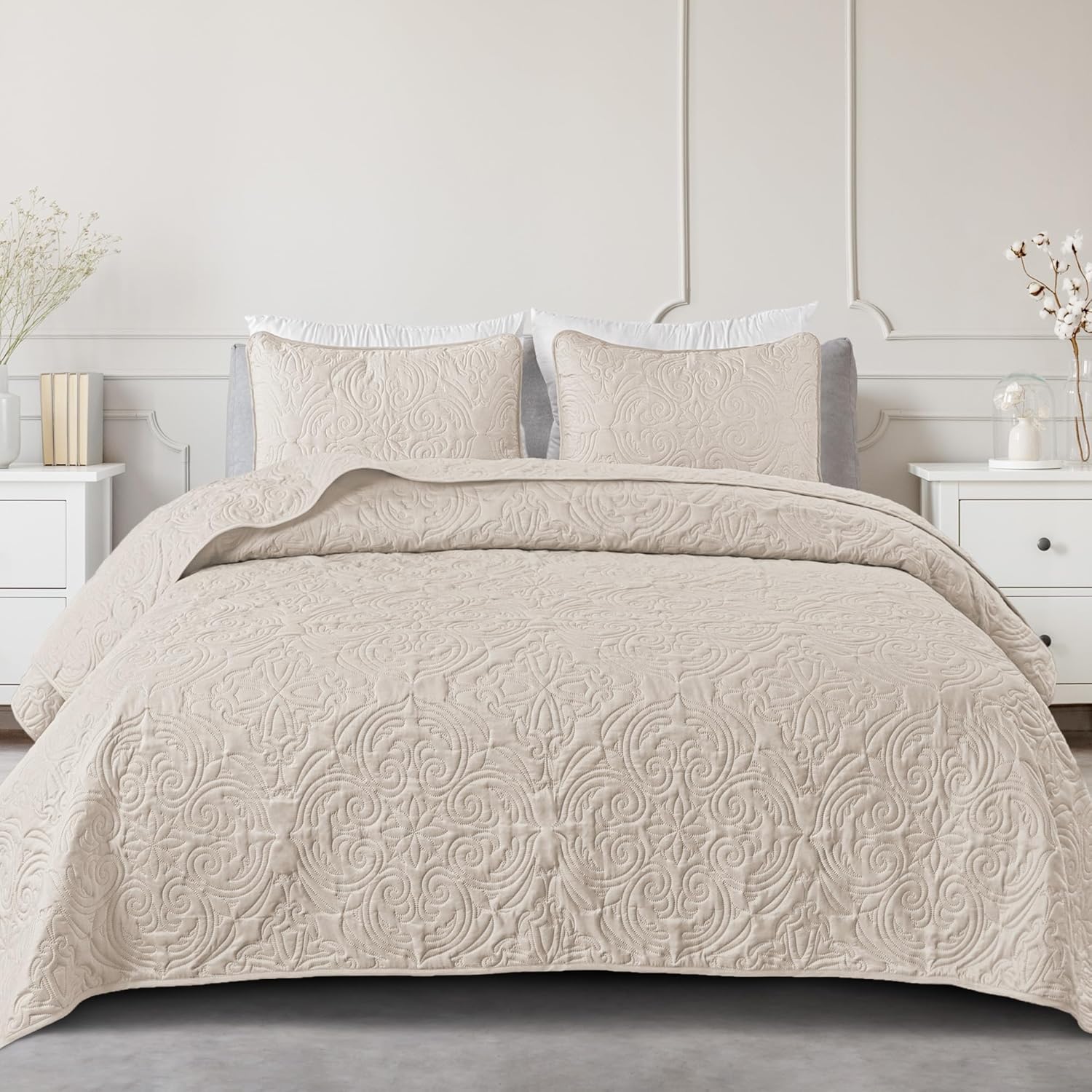 Exclusivo Mezcla Quilts Queen Size Bedding Set for All Seasons