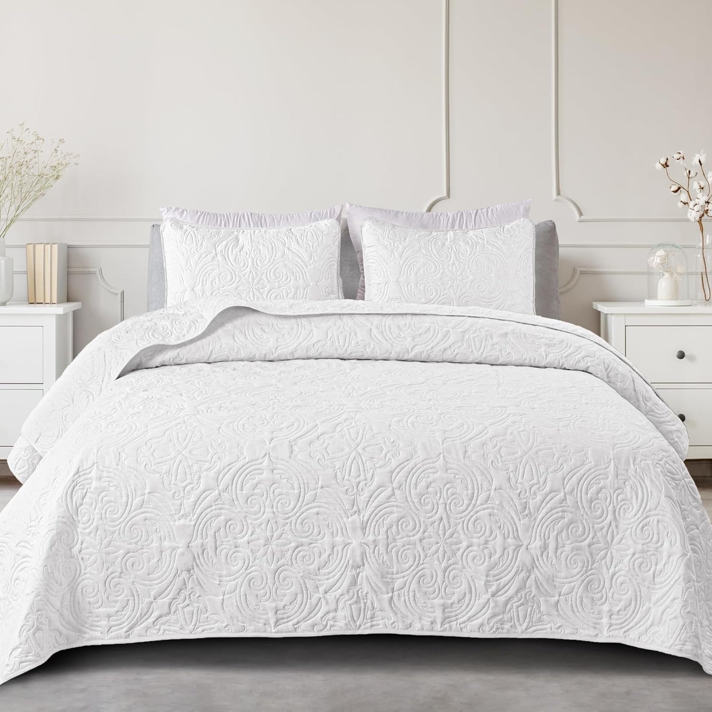 Exclusivo Mezcla King Size Quilt Set with Vintage Damask Design