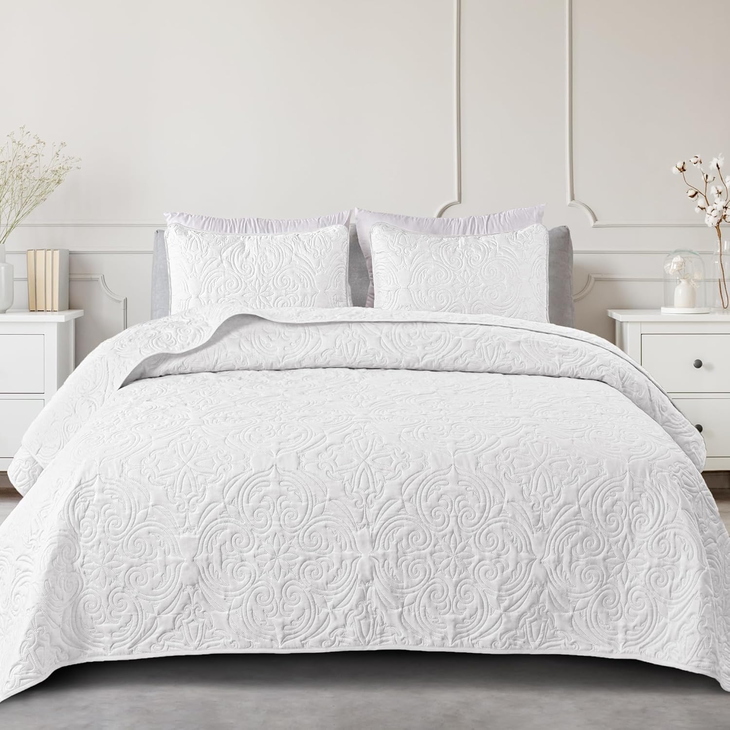 Exclusivo Mezcla King Size Quilt Set with Vintage Damask Design
